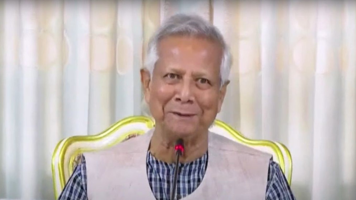 প্রধান উপদেষ্টা ঢাকেশ্বরী মন্দিরে 