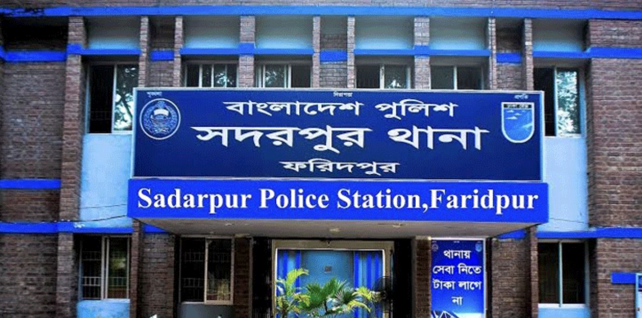 ফরিদপুরে ছেলেকে গলাকেটে হত্যার পর মায়ের আত্মহত্যা!