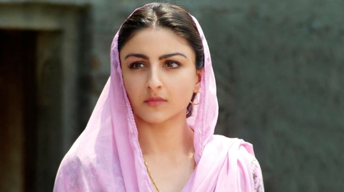 'রং দে বাসন্তী' সিনেমার পারিশ্রমিক ফেরত দিয়েছিলেন সোহা আলি খান
