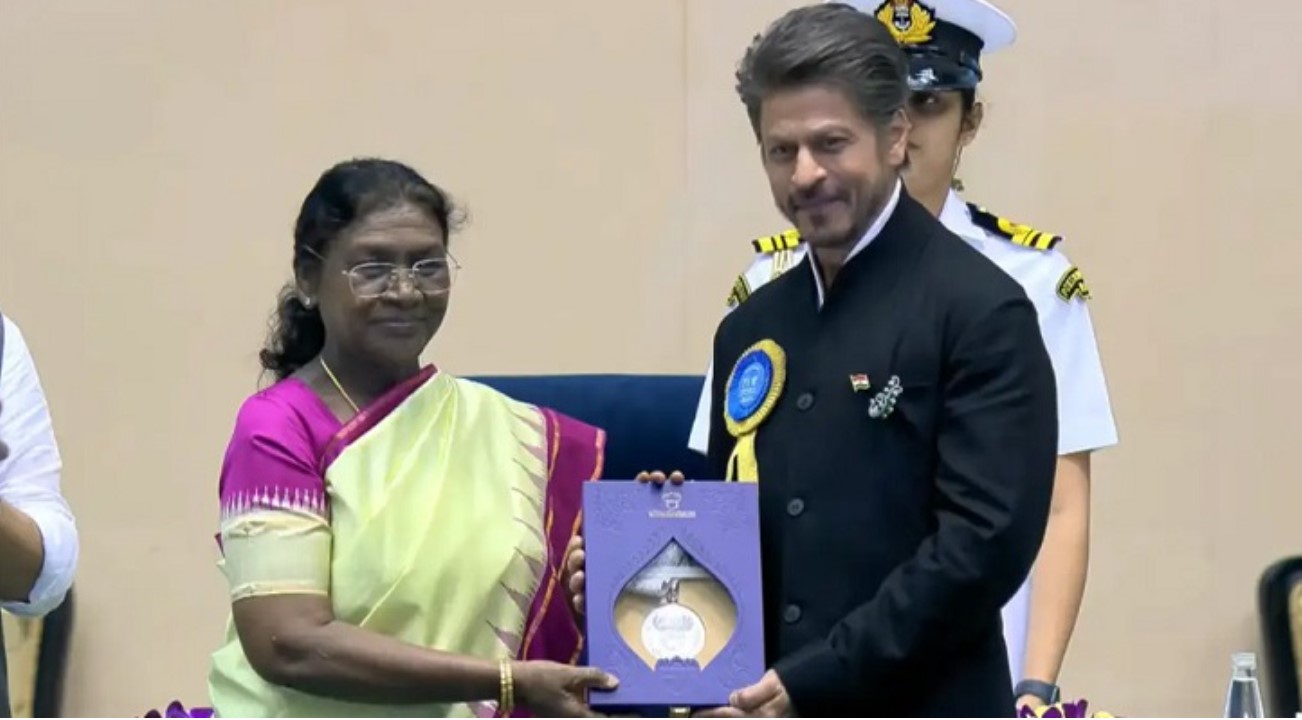 ক্যারিয়ারের ৩৩ বছর, প্রথম জাতীয় পুরস্কার পেলেন শাহরুখ