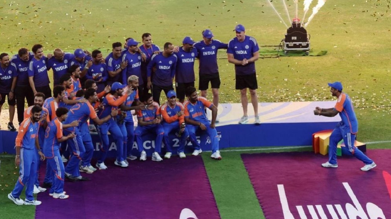 নাটকের নতুন মোড়, ভারতকে শর্ত মেনে ট্রফি নিতে হবে 
