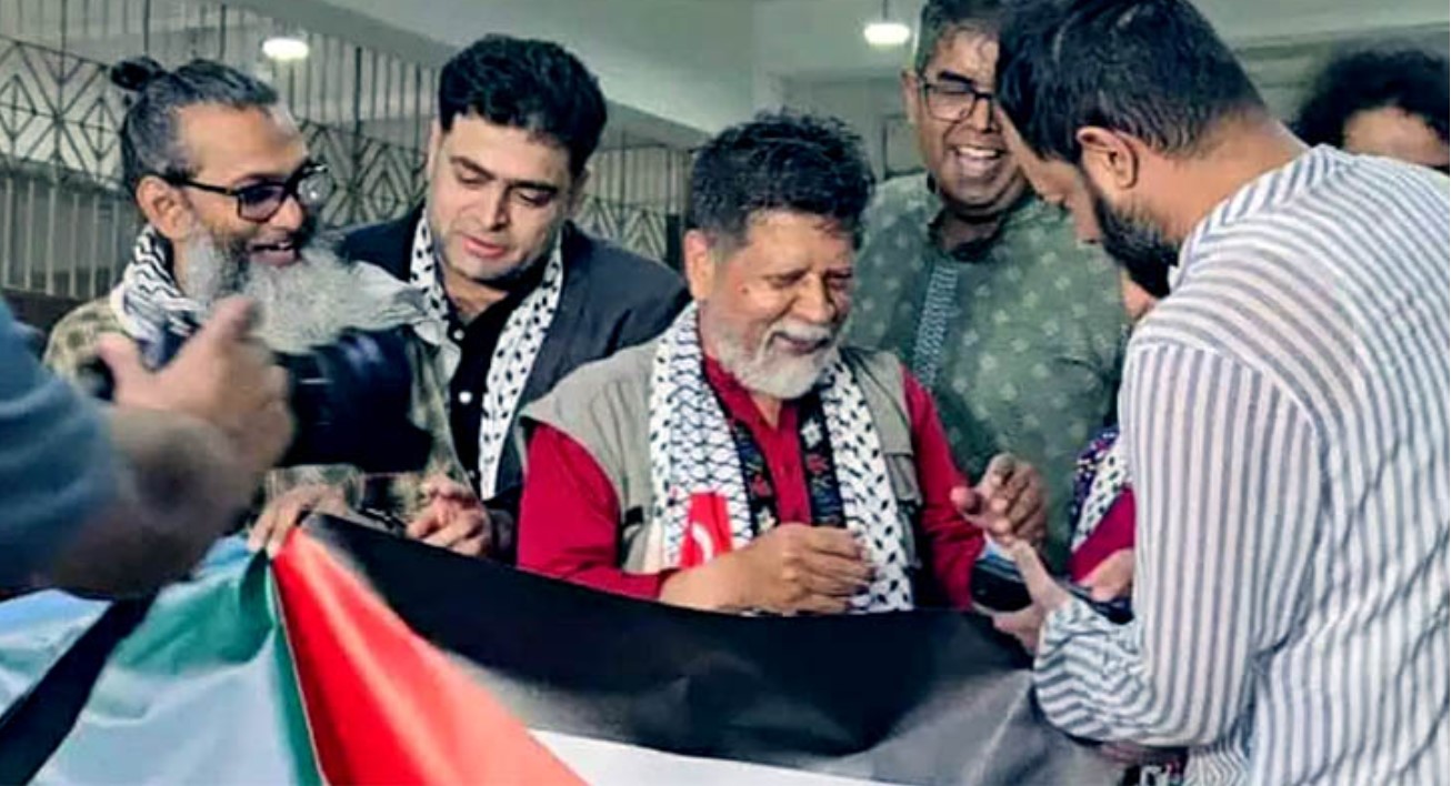 দেশে ফিরলেন শহিদুল আলম