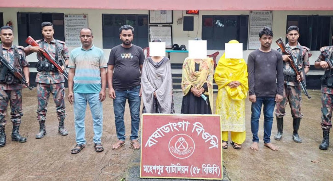 ঝিনাইদহের মহেশপুর সীমান্তে ভারতে প্রবেশের চেষ্টাকালে নারী-শিশুসহ ১১ বাংলাদেশি আটক