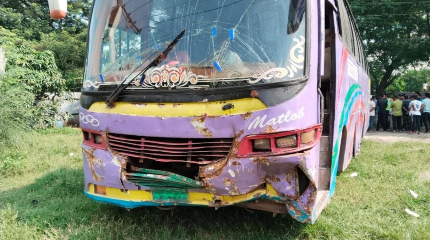 মুন্সীগঞ্জের গজারিয়া নাতনিকে দেখতে গিয়ে লাশ হলো নানা-নানি, আহত ৩