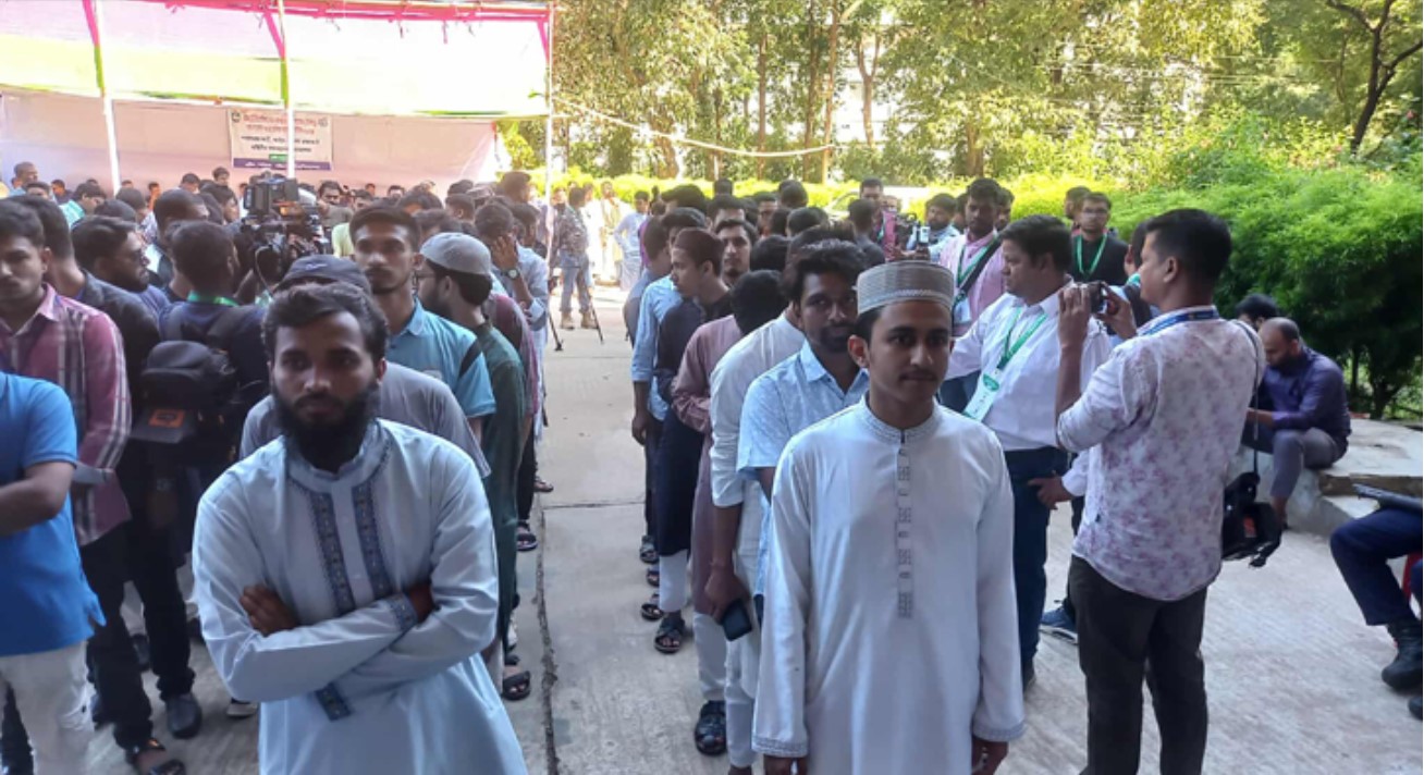 চাকসুর ভোটগ্রহণ শুরু হয়েছে