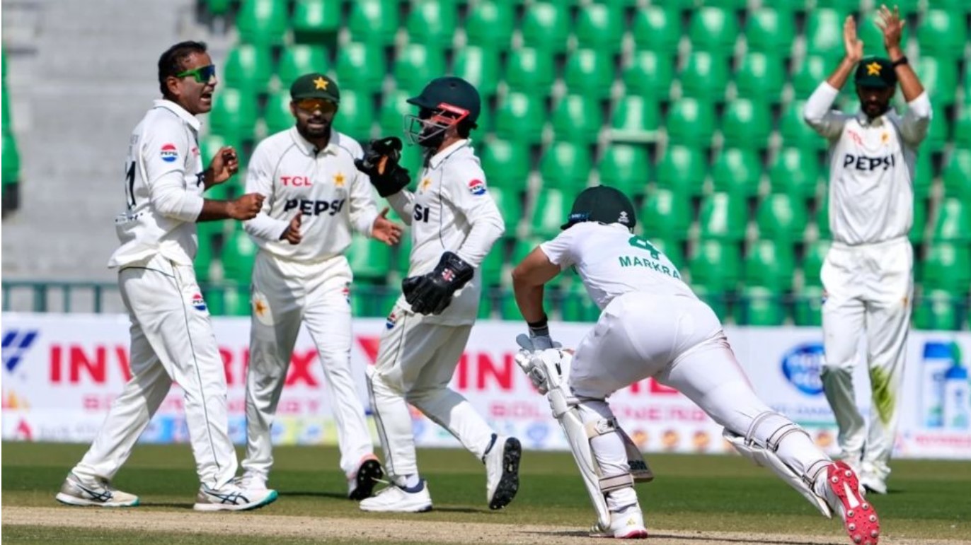 বিশ্বচ্যাম্পিয়ন দক্ষিণ আফ্রিকাকে ধসিয়ে দিলো পাকিস্তান