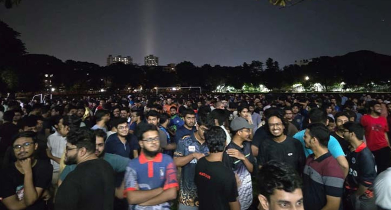মধ্যরাতে উত্তাল বুয়েট: শিক্ষার্থীর ‘কুরুচিপূর্ণ’ মন্তব্য ঘিরে 