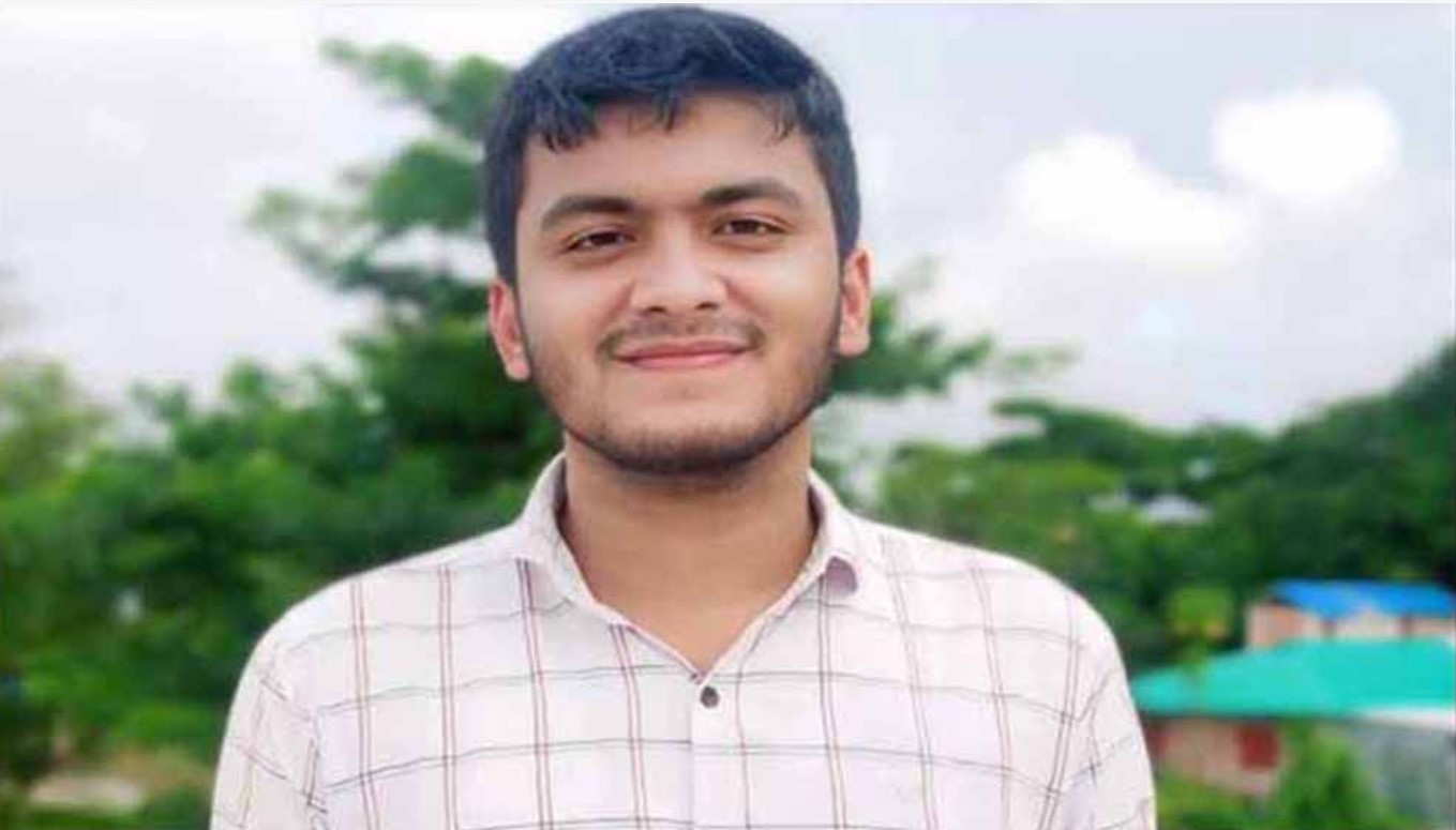 ‘পাসপোর্ট আর জুতোজোড়া আব্বুর কাছে পৌঁছে দিও’: অভিবাসী রায়হান