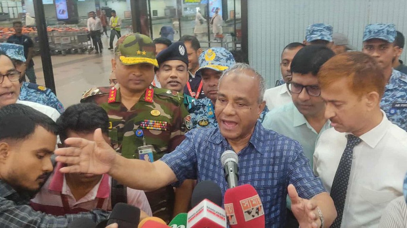 বিমানবন্দরে আগুনের ঘটনা তদন্তে আসছে ৪ দেশের বিশেষজ্ঞ টিম: স্বরাষ্ট্র উপদেষ্টা