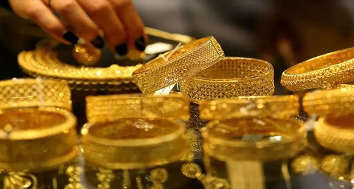 আবার কমলো স্বর্ণের দাম ভরি ২,০৪,২৮৩ টাকা