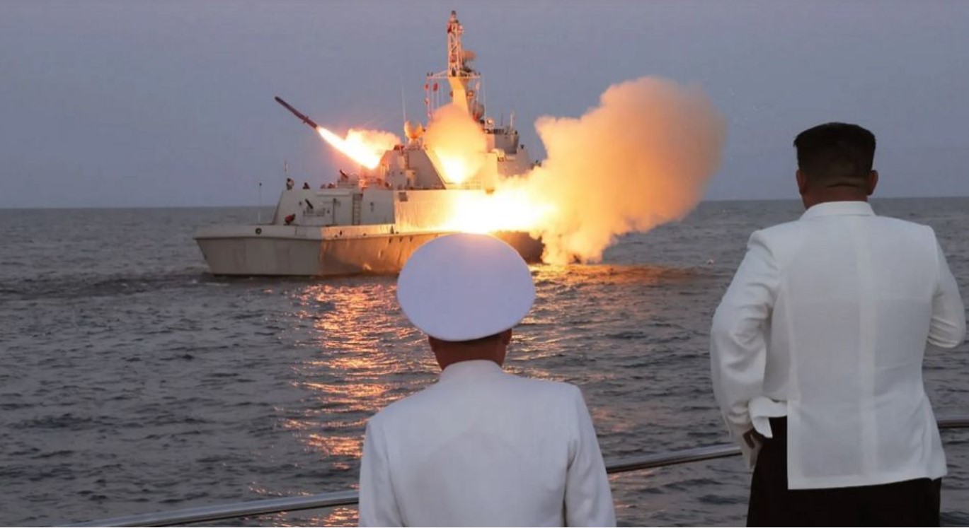 ট্রাম্প দক্ষিণ কোরিয়ায় পৌঁছানোর আগেই ক্ষেপণাস্ত্র নিক্ষেপ করলো উত্তর কোরিয়া