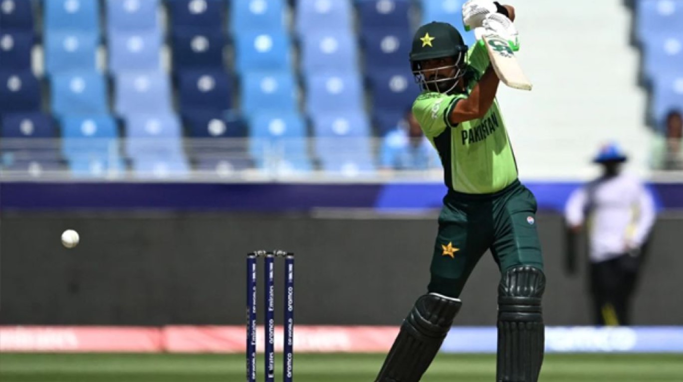 ভারতের রোহিত শর্মাকে টপকে পাকিস্তানের বাবর আজমের রেকর্ড