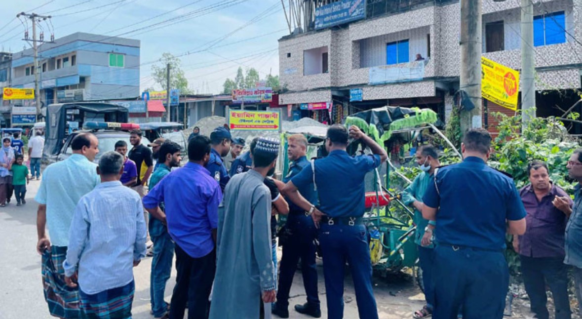 টাঙ্গাইলের মির্জাপুরে বাসচাপায় অটোরিকশাচালকসহ যাত্রী নিহত