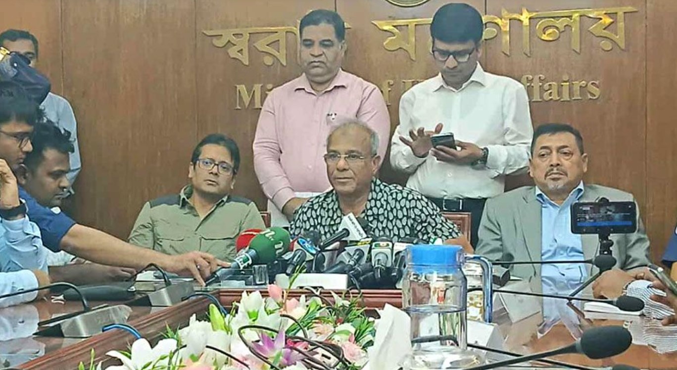 নির্বাচন নিয়ে পুলিশকে কঠোর বার্তা দিলেন স্বরাষ্ট্র উপদেষ্টা