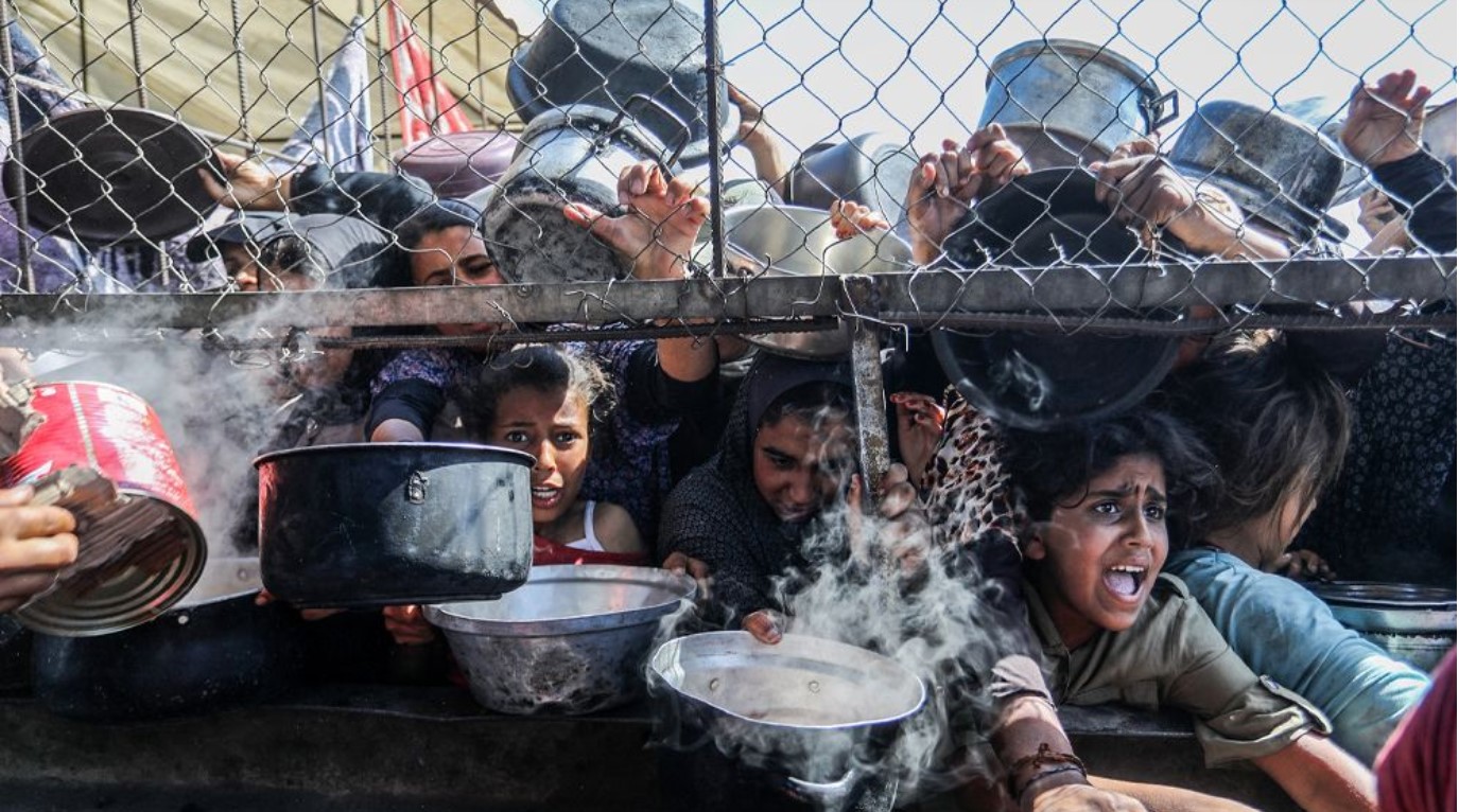 গাজায় মানবিক সাহায্যপণ্য সরবরাহে বিধিনিষেধ আরোপ করেছে ইসরাইল
