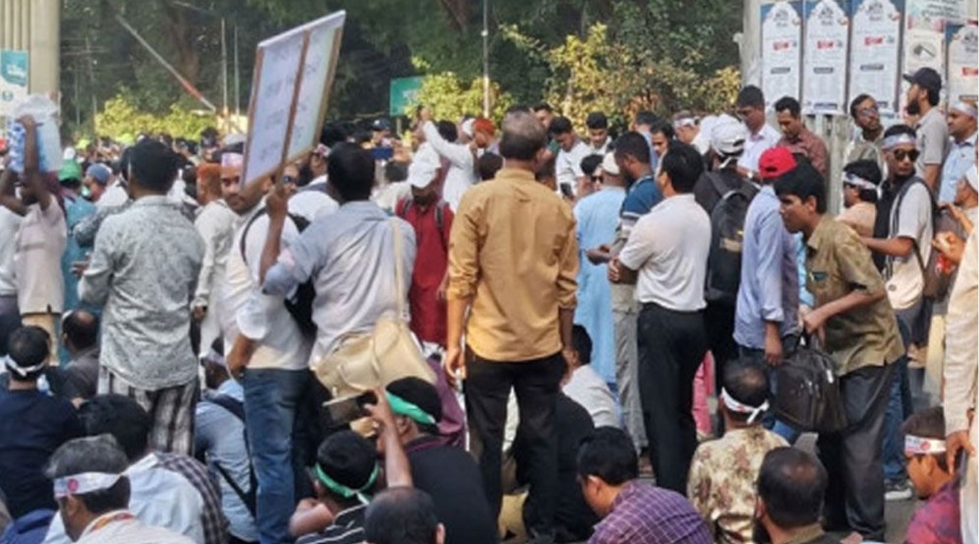 ৬৫,০০০ স্কুলে ক্লাস বন্ধ করে শিক্ষকদের কর্মবিরতি শুরু আজ