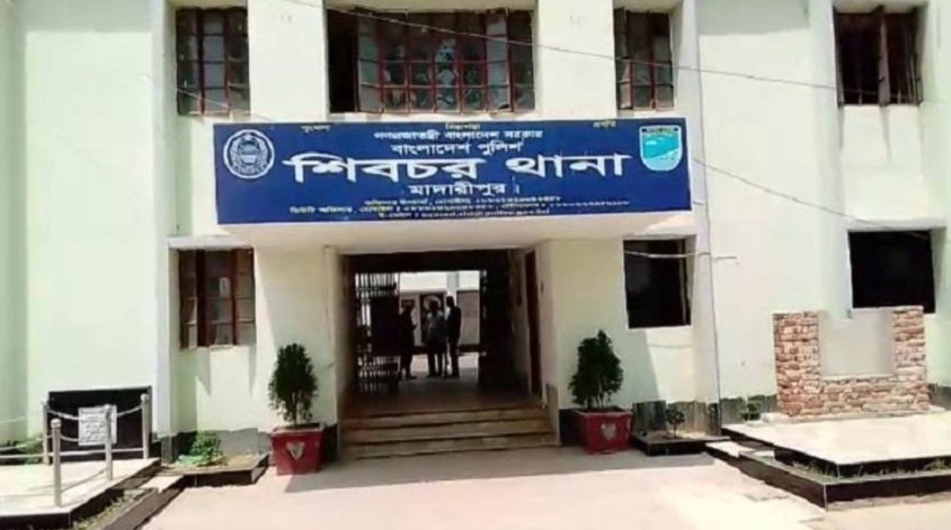 মাদারীপুরের শিবচরে ঘুমন্ত বাবাকে কুপিয়ে হত্যা ছেলে