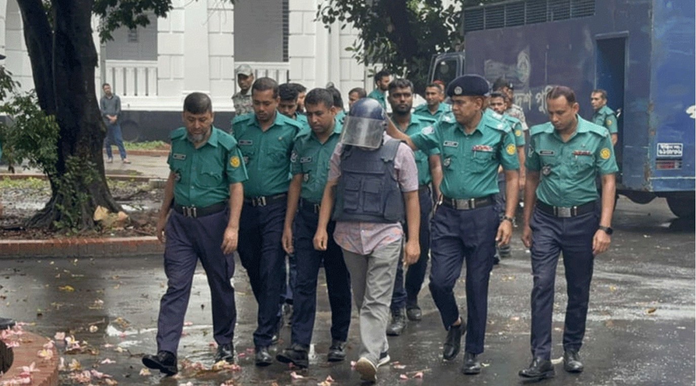 রাজসাক্ষী মামুনকে ট্রাইব্যুনালে আনা হয়েছে 