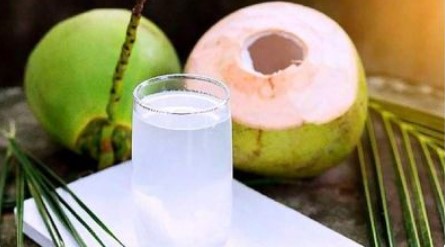 কেন অনশন ভাঙানো হয় ডাবের পানি খাইয়ে?