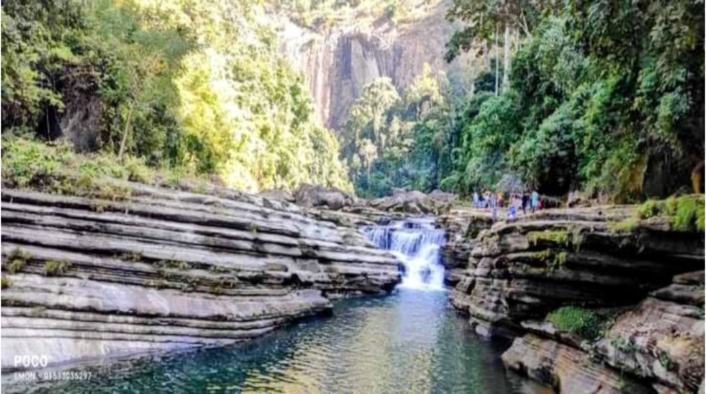 বান্দরবানে নাফাখুম জলপ্রপাতে গোসল করতে নেমে পর্যটক নিখোঁজ
