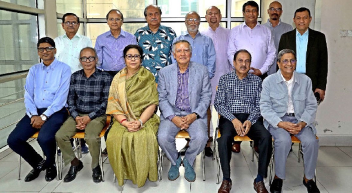 সম্পাদক পরিষদের সভাপতি নুরুল কবীর, সাধারণ সম্পাদক দেওয়ান হানিফ মাহমুদ