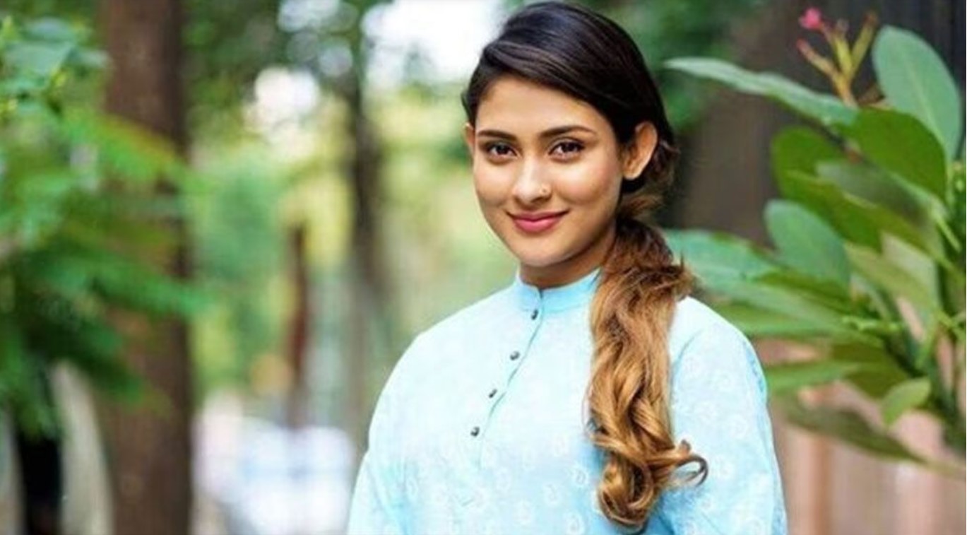 অভিনেত্রী মেহজাবীন চৌধুরীর বিরুদ্ধে গ্রেফতারি পরোয়ানা জারি