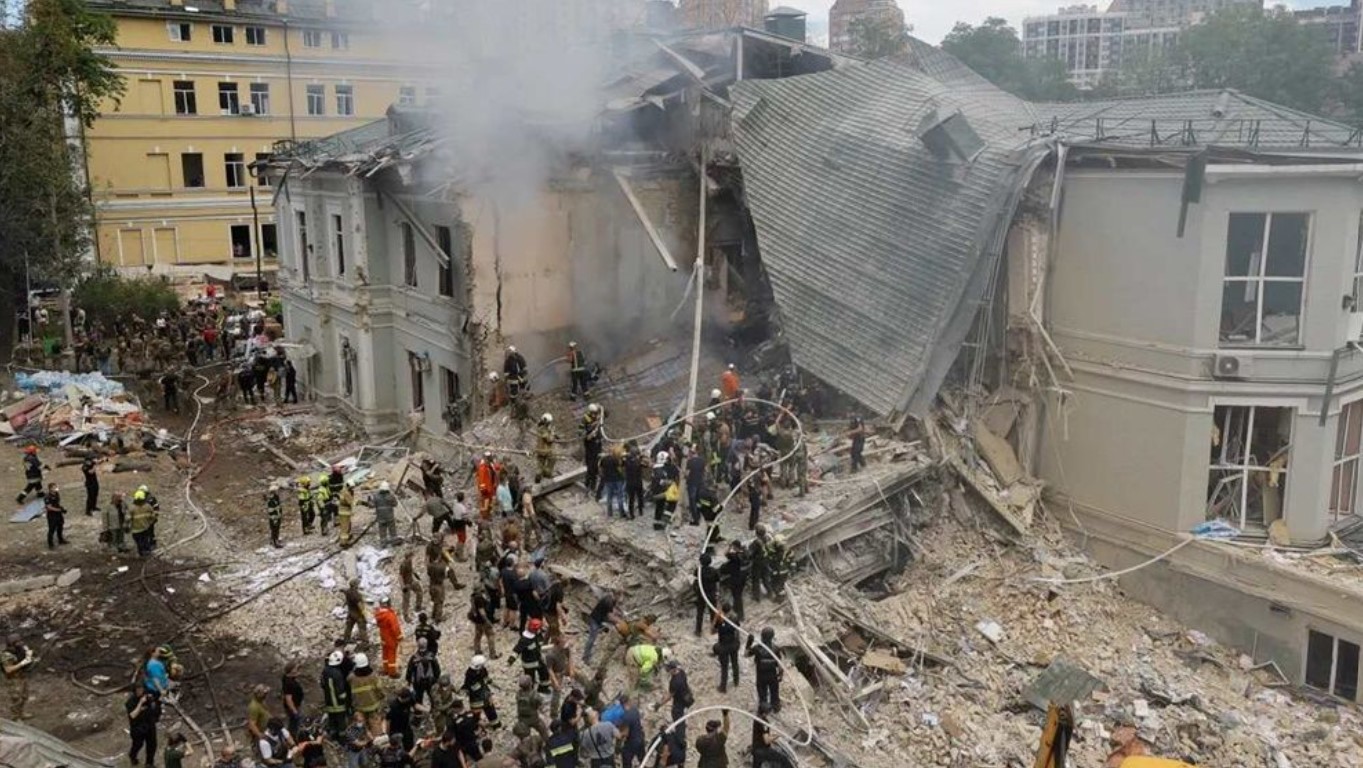 ইউক্রেনের টার্পোনিল শহরে ভয়াবহ হামলা চালিয়েছে রাশিয়া, নিহত ২৬