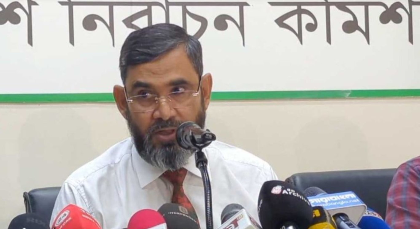 ডিসেম্বরের প্রথমার্ধে জাতীয় নির্বাচনের তফশিল: ইসি সানাউল্লাহ