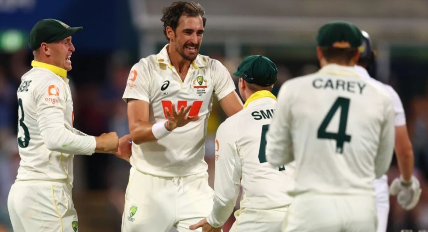 স্বাগতিক ইংল্যান্ডকে উড়িয়ে দিয়ে অস্ট্রেলিয়ার দাপুটে জয়