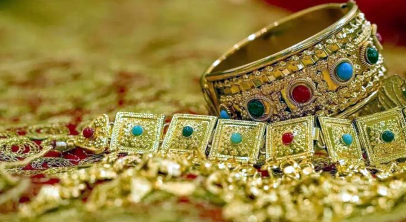 বেড়েছে স্বর্ণের দাম প্রতি ভরি ২,১২,১৪৩ টাকা