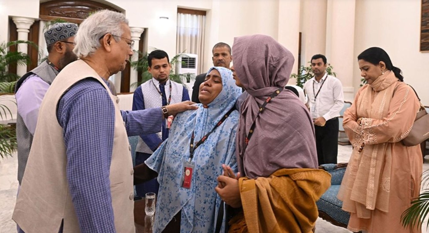 হাদির পরিবারের সঙ্গে প্রধান উপদেষ্টার সাক্ষাৎ, সর্বোত্তম চিকিৎসার নিশ্চয়তা