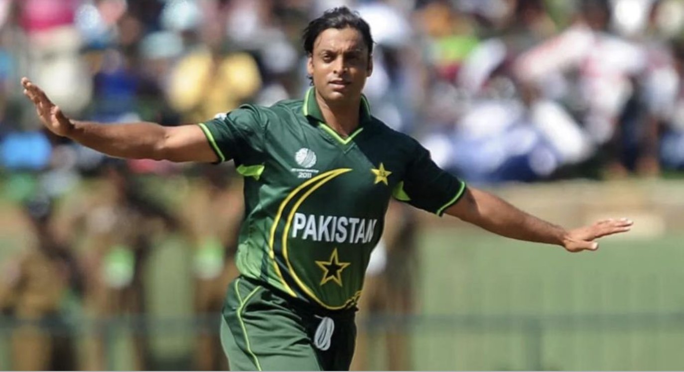 আজ ঢাকায় আসছেন কিংবদন্তি পেসার শোয়েব আখতার