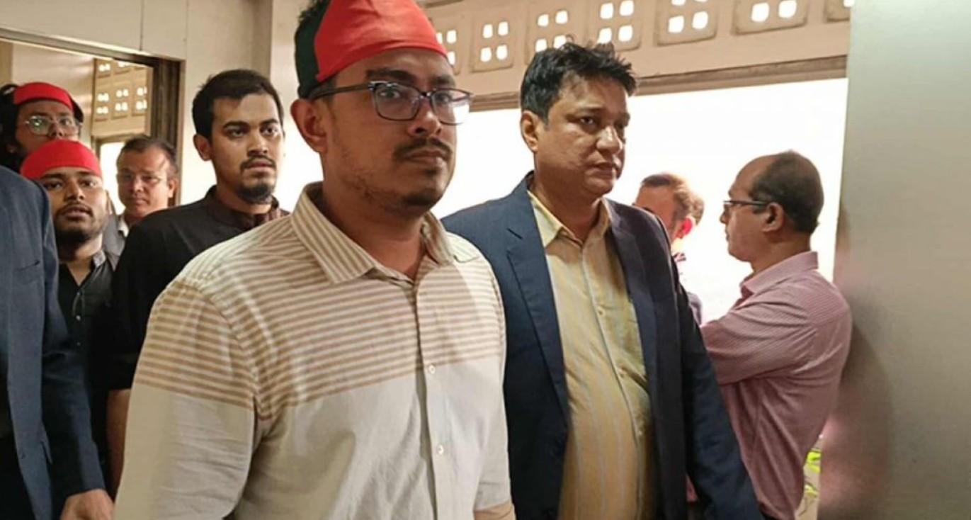 স্বরাষ্ট্র উপদেষ্টার সঙ্গে বৈঠকে ডাকসুর ১৪ সদস্যের একটি প্রতিনিধি দল