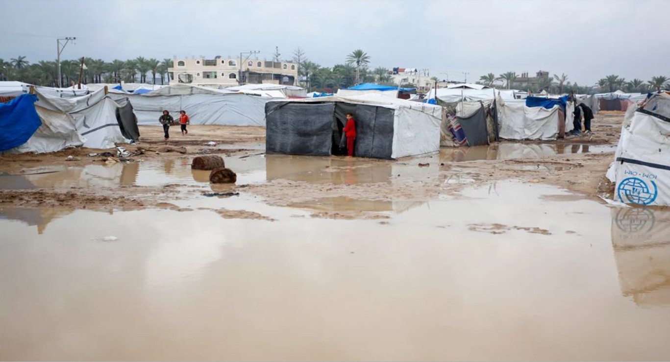 গাজায় ইসরাইলি হামলার মধ্যেই ভারি বৃষ্টিপাত, ১০ জনের প্রাণহানি