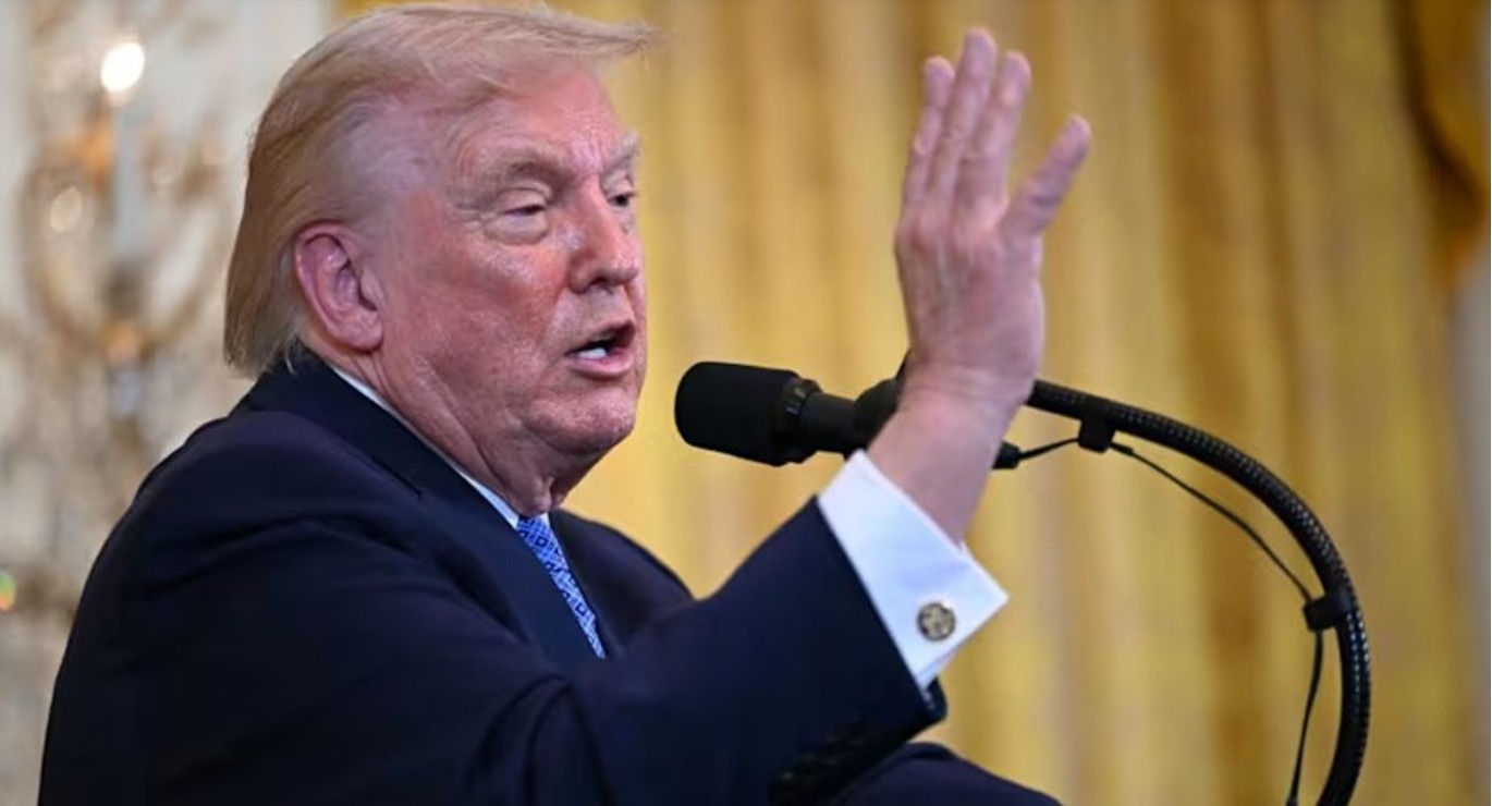 ফিলিস্তিনিসহ ৮ দেশের নাগরিকদের যুক্তরাষ্ট্রে প্রবেশে নিষেধাজ্ঞা : ট্রাম্প প্রশাসন