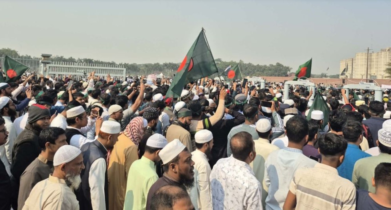 শহীদ হাদির জানাজা: সর্বস্তরের মানুষ জড়ো হচ্ছেন মানিক মিয়া অ্যাভিনিউতে  