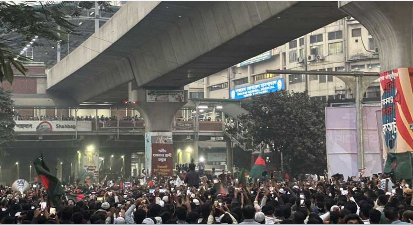 ‘হাদি হাদি’ স্লোগানে শাহবাগ উত্তাল!