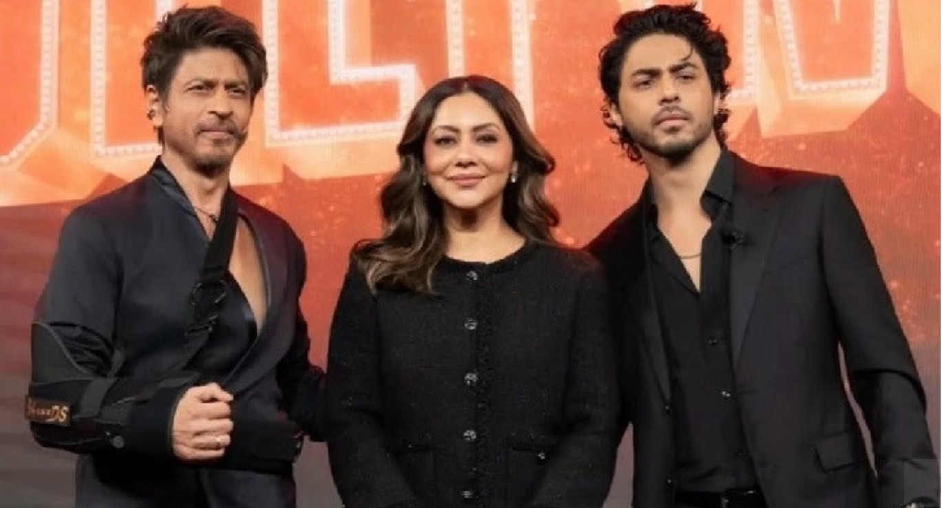 প্রথম পুরস্কার মাকে উৎসর্গ করলেন শাহরুখ পুত্র আরিয়ান খান