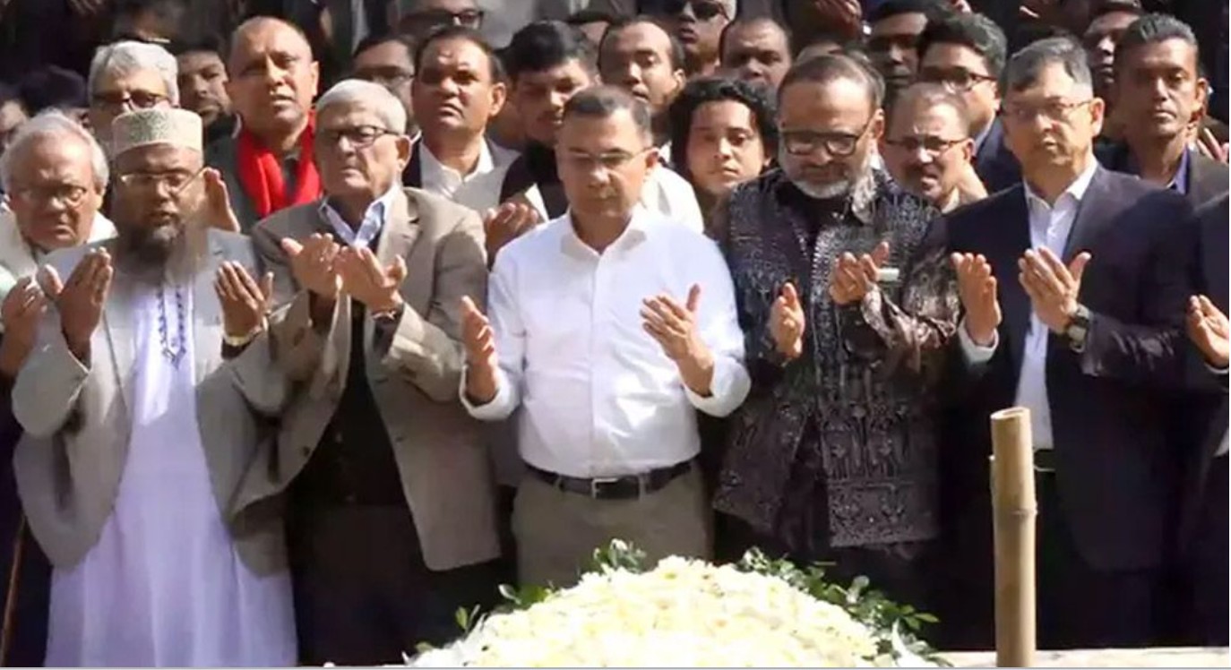 শহীদ শরিফ ওসমান হাদির কবর জিয়ারত করলেন তারেক রহমান