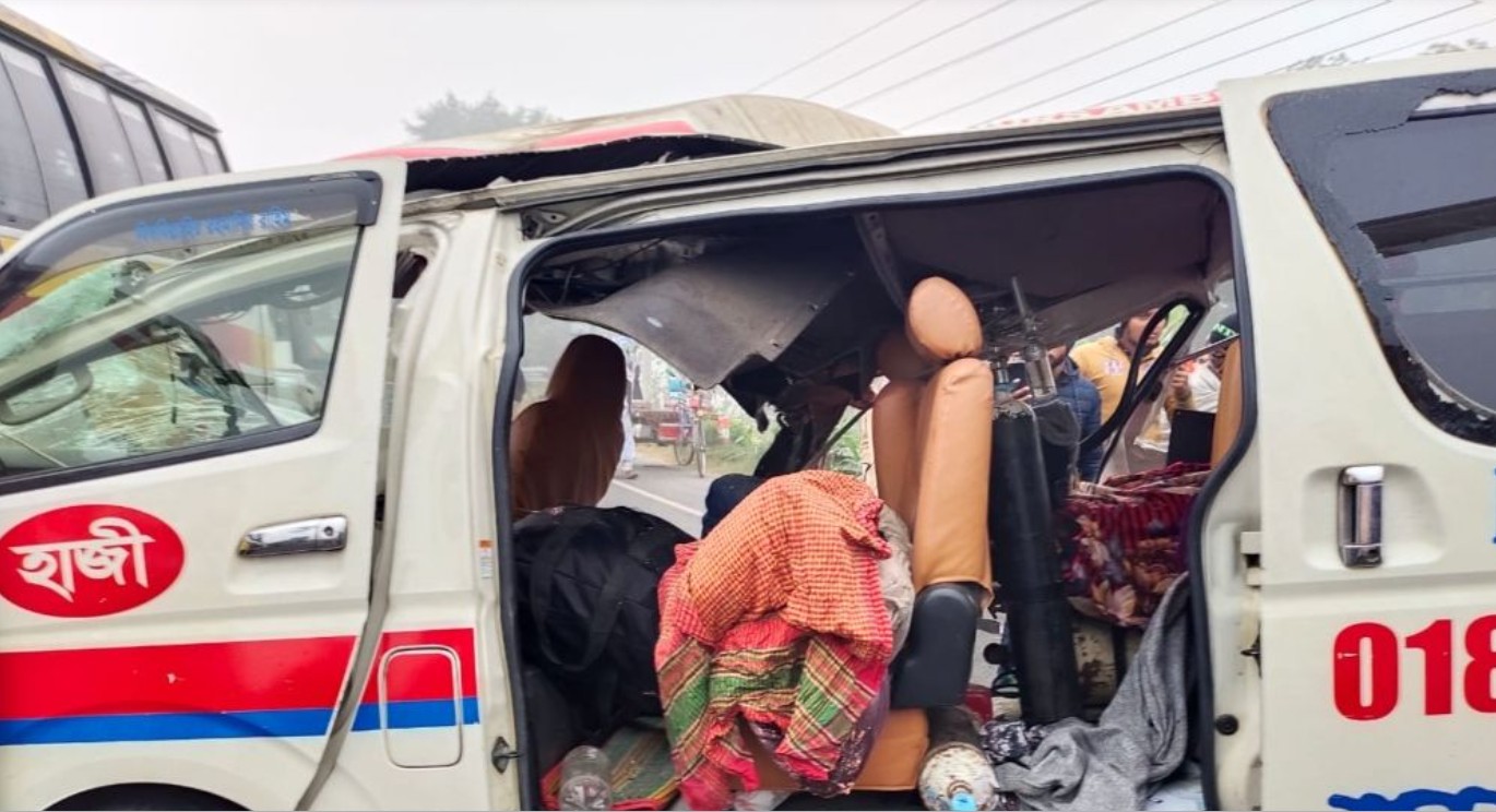 ফরিদপুরের ভাঙ্গায় ট্রাক ও অ্যাম্বুলেন্সের মুখোমুখি সংঘর্ষ, নিহত ৩
