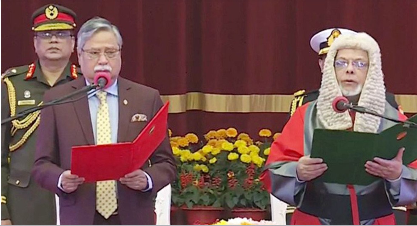 নতুন প্রধান বিচারপতি জুবায়ের রহমান চৌধুরী শপথ নিলেন