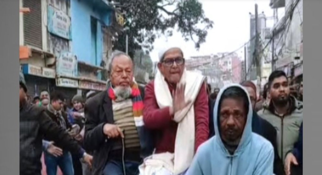 ঠাকুরগাঁওয়ে রিকশায় চড়ে মনোনয়নপত্র জমা দিলেন মির্জা ফখরুল