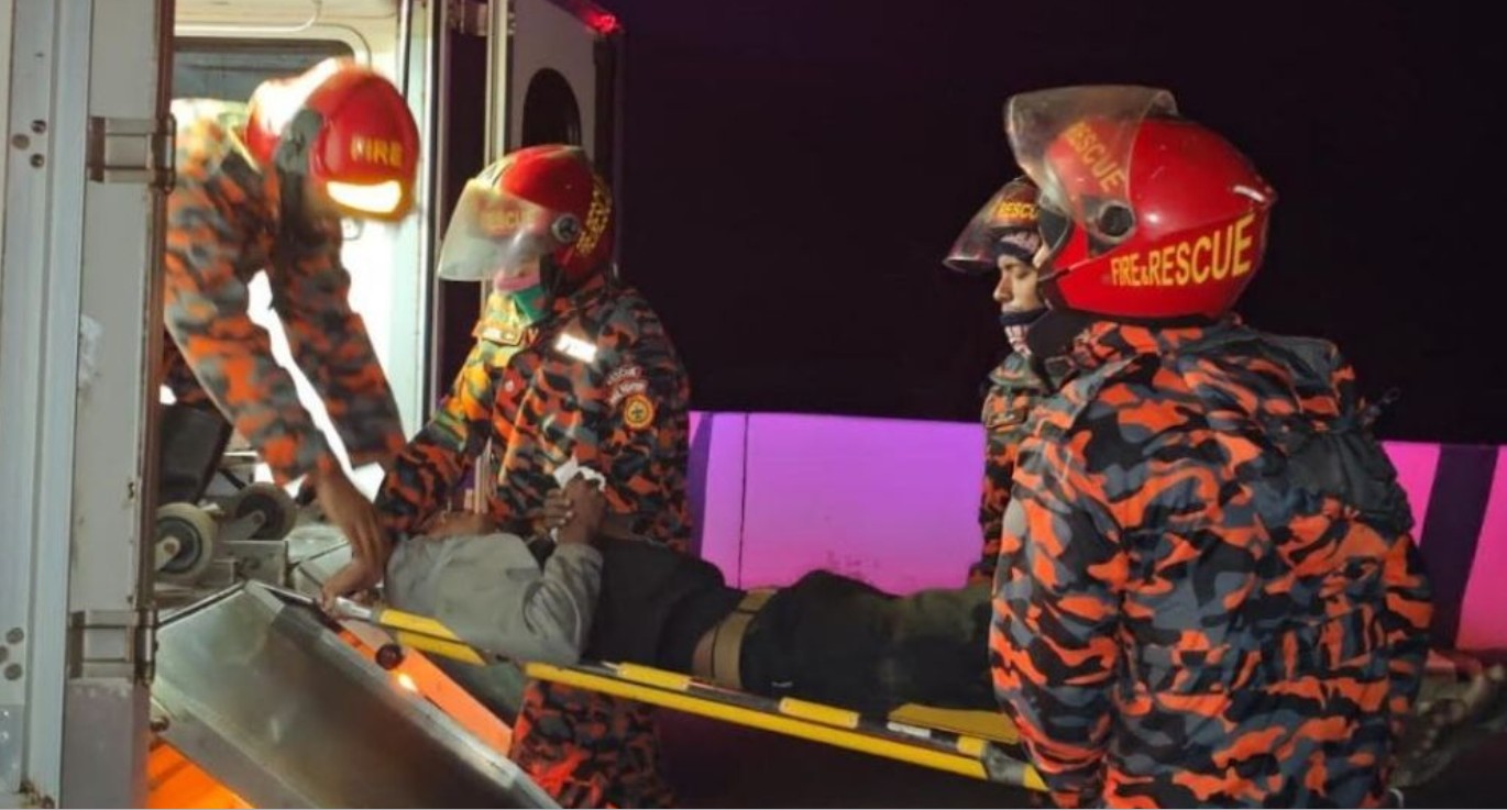 ঢাকা-মাওয়া এক্সপ্রেসওয়ের শ্রীনগরে ট্রাক দুর্ঘটনায় আহত ৯ জন