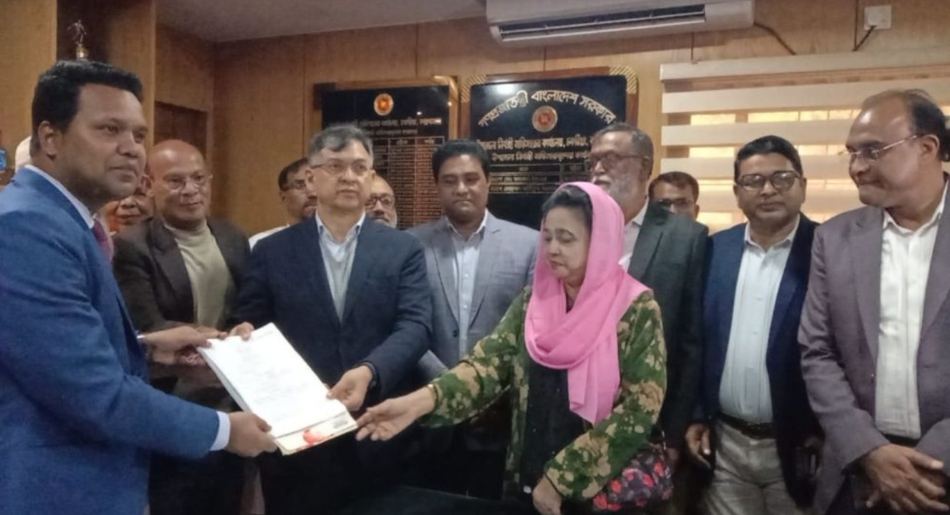 কক্সবাজার-১ আসনে মনোনয়নপত্র জমা দিলেন সালাহউদ্দিন আহমদ