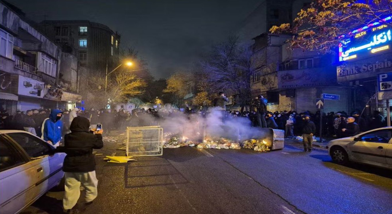 বিক্ষোভকারীদের ‘আল্লাহর শত্রু’ ঘোষণা ইরান সরকারের, মৃত্যুদণ্ডের হুঁশিয়ারি