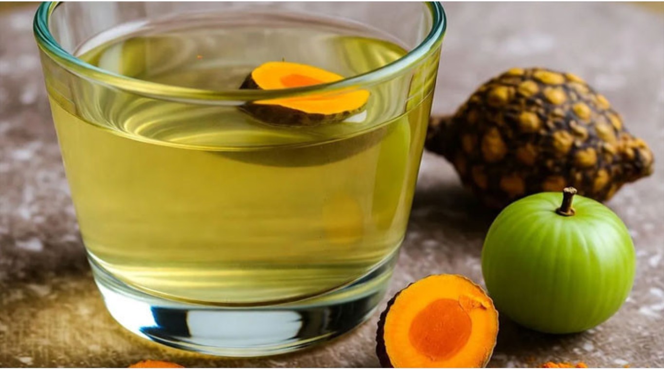 স্বাস্থ্যের জন্য হলুদ পানি: প্রাকৃতিক উপকারে ভরপুর