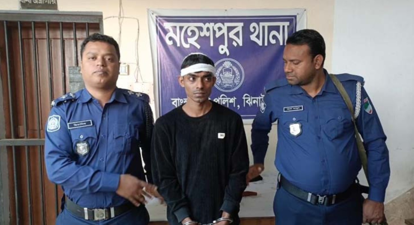 ঝিনাইদহের মহেশপুরে পুলিশের পোশাকে অস্ত্রঠেকিয়ে মালামাল লুট, আটক ১