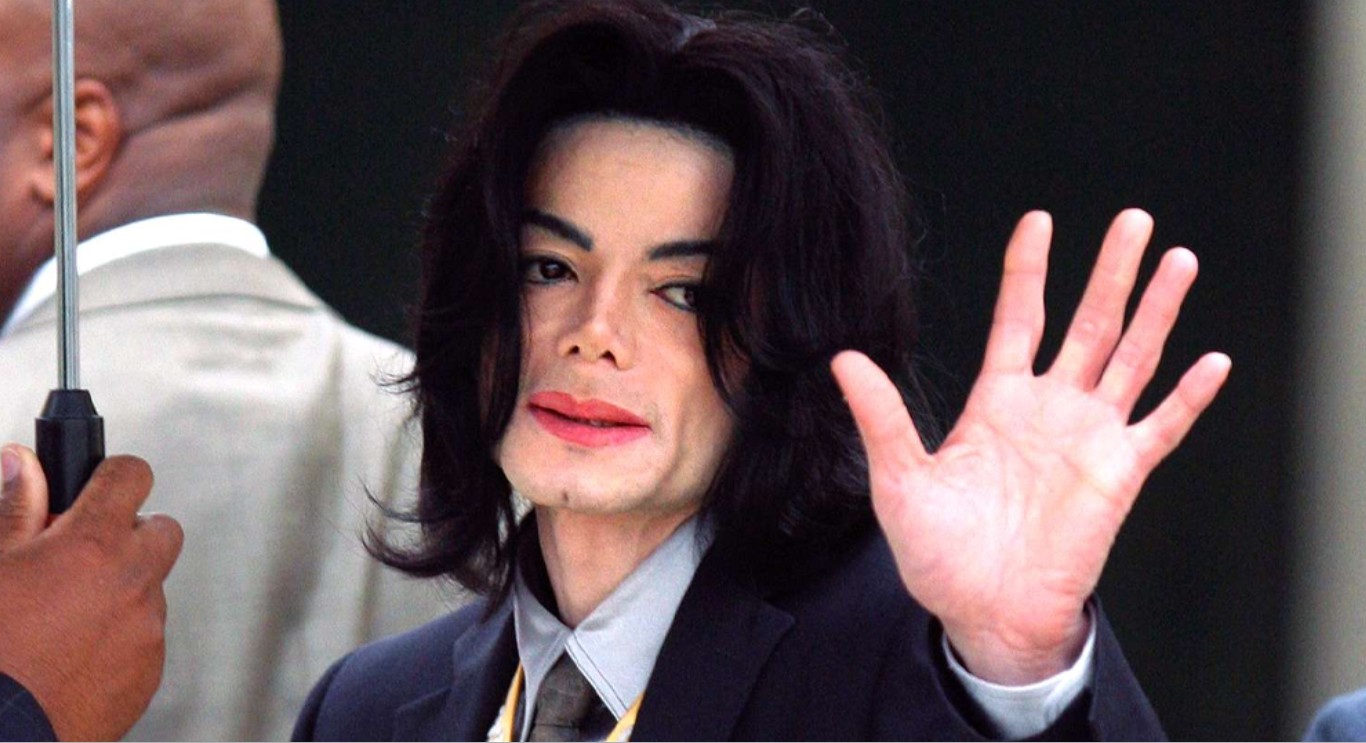 যে অভিযোগ থেকে খালাসে কান্নায় ভেঙে পড়েছিলেন মাইকেল জ্যাকসন