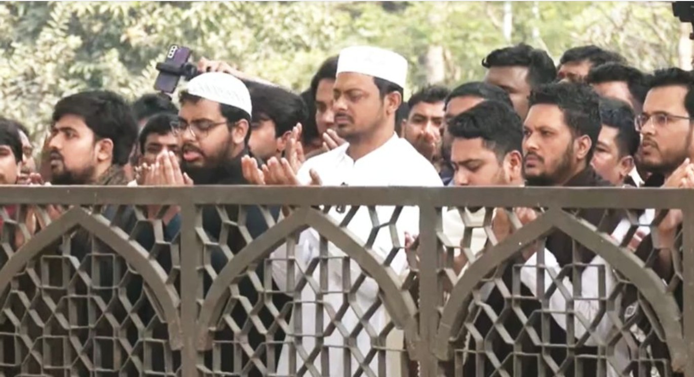 শহীদ ওসমান হাদির কবর জিয়ারতের মধ্য দিয়ে এনসিপির নির্বাচনি প্রচারণা শুরু