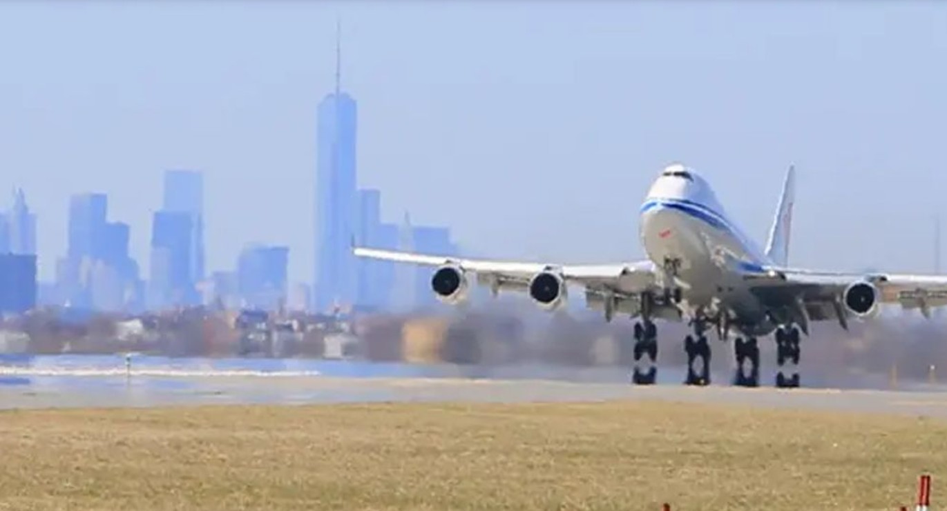 যুক্তরাষ্ট্র ও ইরানের সামরিক উত্তেজনা: মধ্যপ্রাচ্যগামী ফ্লাইট বাতিল